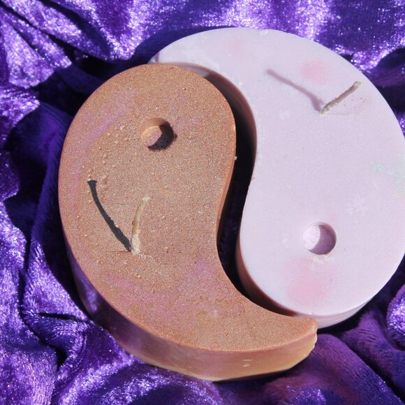 Yin Yang Candle Set in Pink and Gold - Picture 5 of 8